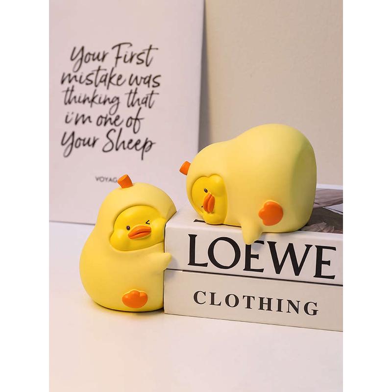 分梨抱抱鸭可爱桌面装饰摆件情侣开学教师节男女生日徐萍