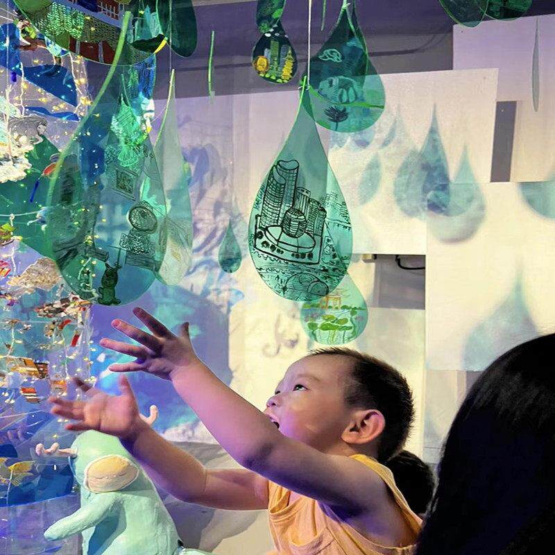 幼儿园环创吊饰水滴形蓝色绿色塑料片展会挂饰手工DIY儿童涂鸦画