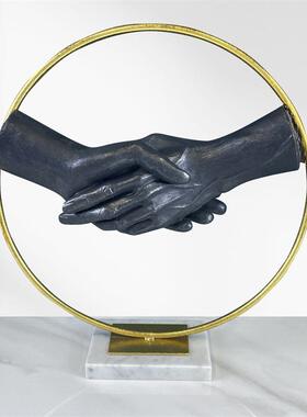 合作共赢握手比心摆件同心携手工艺品办公室客厅创意桌面软装饰品