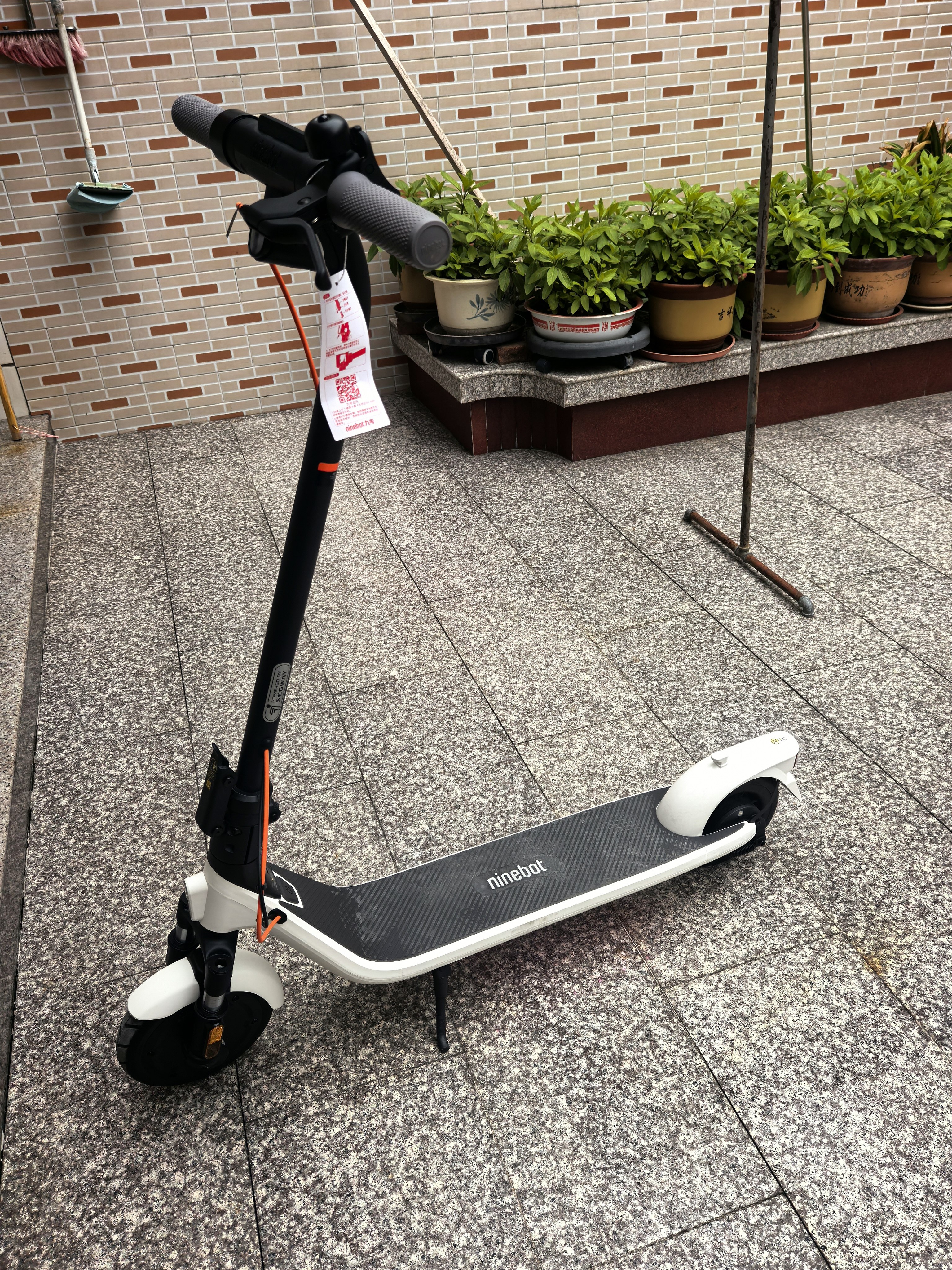 Ninebot E2 Plus Обновленный Электросамокат: Двойная Амортизация, 25 км/ч, Городской Складной Транспорт для Коротких Поездок photo review