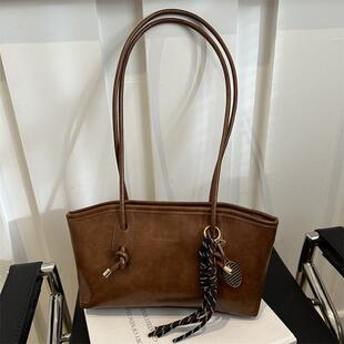 包包女士2026新款高级感洋气斜挎包高级质感复古大容量女士新款夏