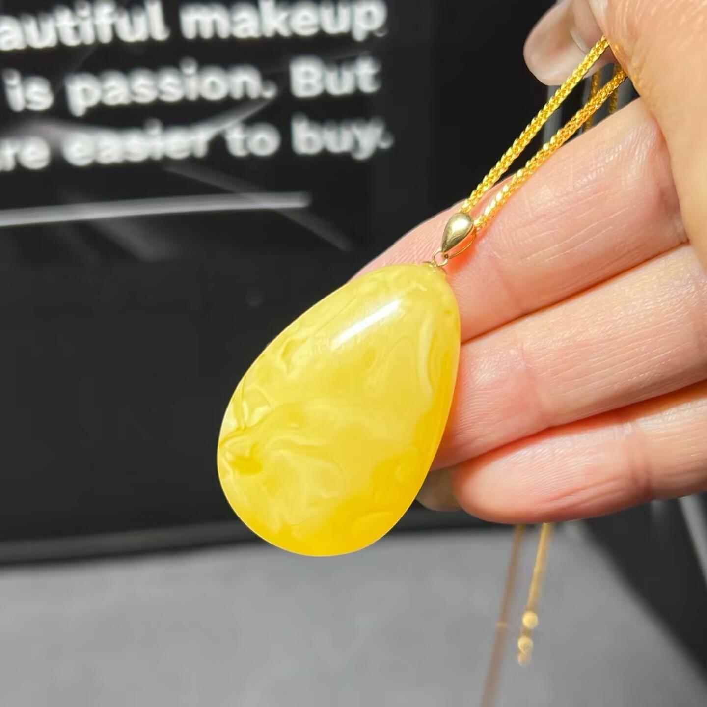 天然蜜蜡吊坠鸡油黄 俄料原矿原石白花 男女礼物 安神镇静助睡眠