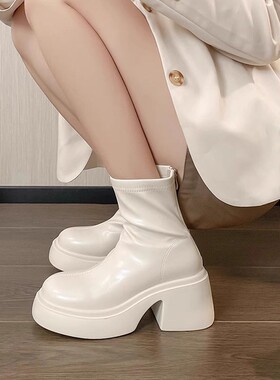 香港白色短靴女2025春秋松糕厚底小个子增高弹力瘦瘦靴真皮马丁靴