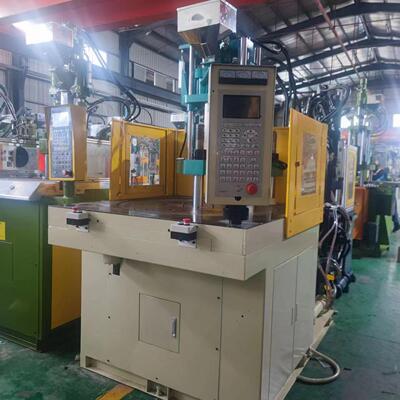 台富65吨转机立式注塑机