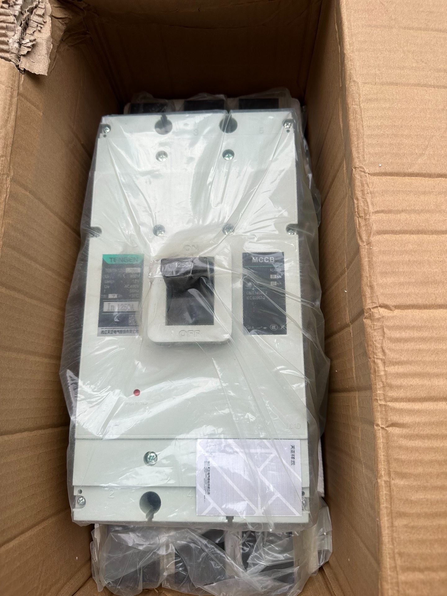 天正TGM1N-1250安断路器