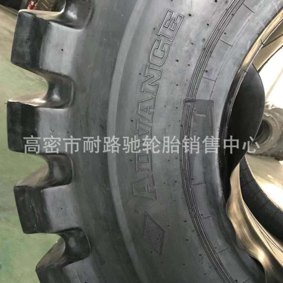 前进50铲车轮胎23.5-25装载机轮胎L-5 8.5公分钉子厂垃圾场