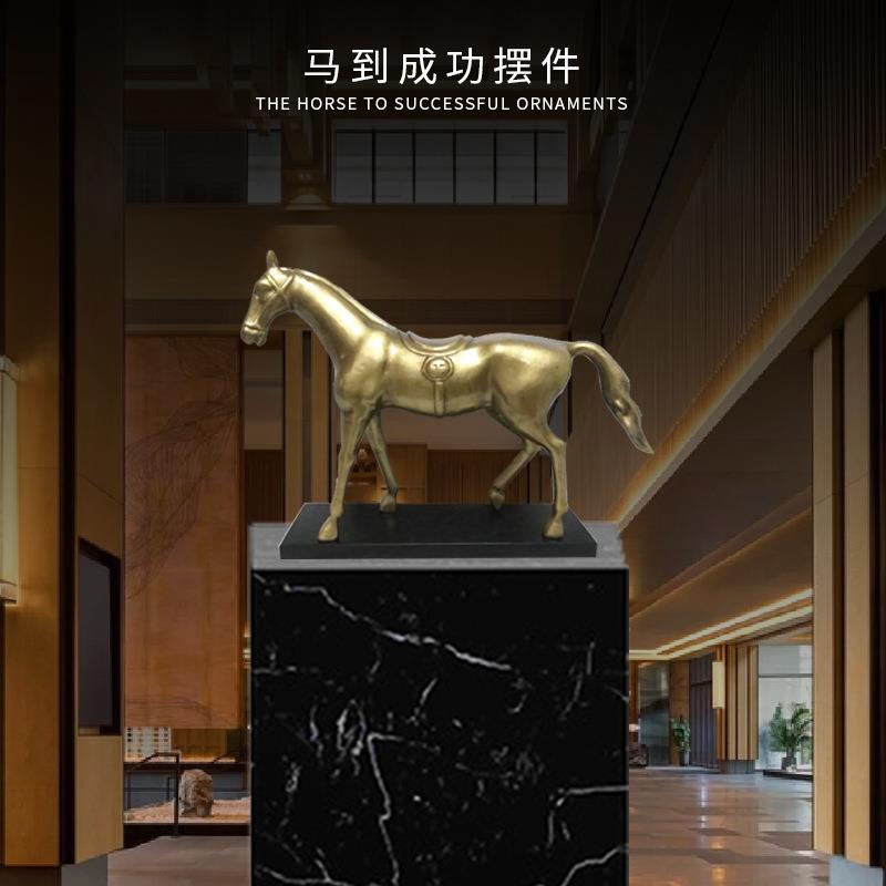 厂家供应动物雕塑工艺摆件酒店配套义马当先摆件铸铝营销中心雕塑