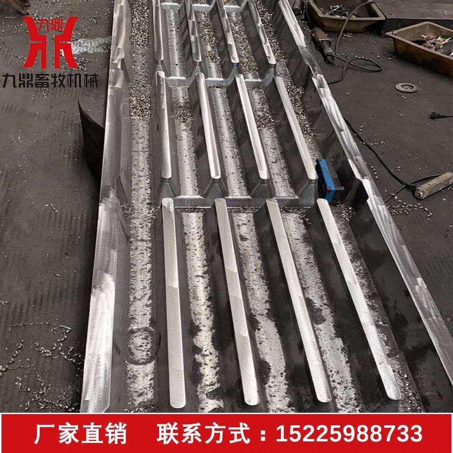 河南养猪设备厂家供应水泥漏粪板模具 制作漏粪板钢模具
