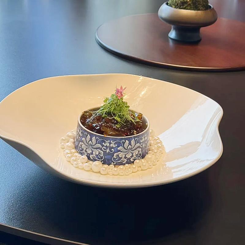 酒店中厨餐具陶瓷纯白盘子三角异形特色菜深盘冷菜会所凉菜深餐盘