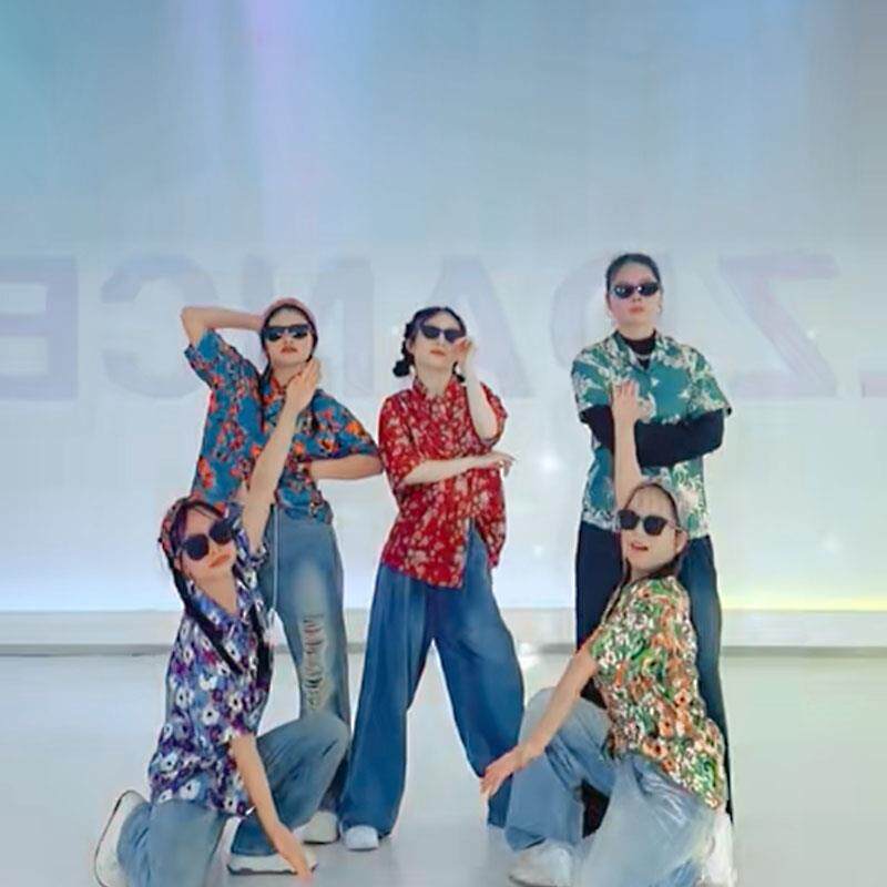 姐就是女王舞蹈服装大风吹元旦年会创意集体演出服复古港风花衬衫