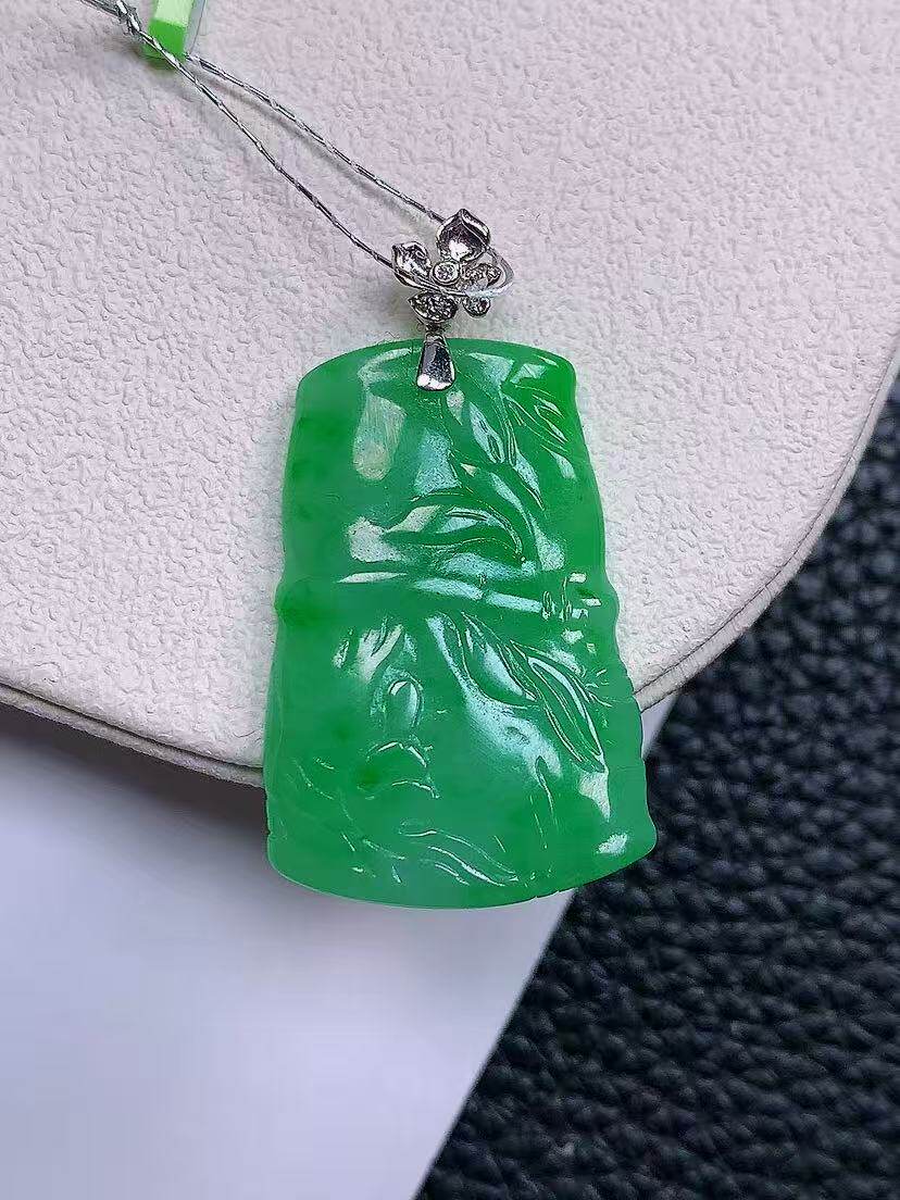 天然真品翡翠正品 水润细腻气质18k金镶嵌冰阳绿满阳色竹节吊坠