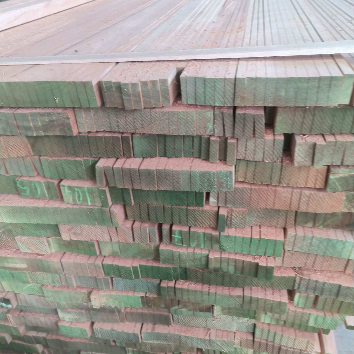 厂家批发零售奥古曼板材 红胡桃 金丝红檀 核桃木 实木家装木料