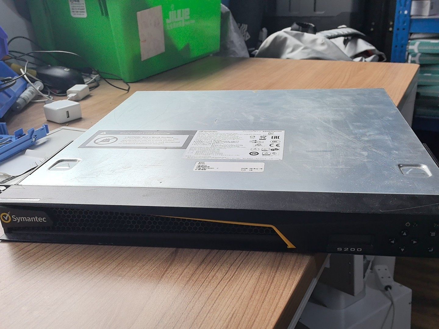 赛门铁克防火墙S200。成色9成新。刚刚下机房的。只有一台，