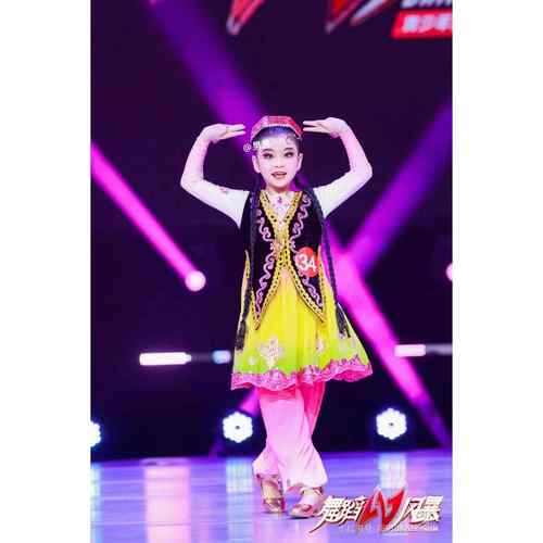 高档小族荷风采漠舞蹈演出服装儿童娃维哈哈新疆少数民族吾尔表服