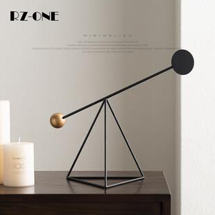 匠十三 现代轻奢平衡杆黑色几何抽象铁艺摆件玄关客厅电视柜装饰