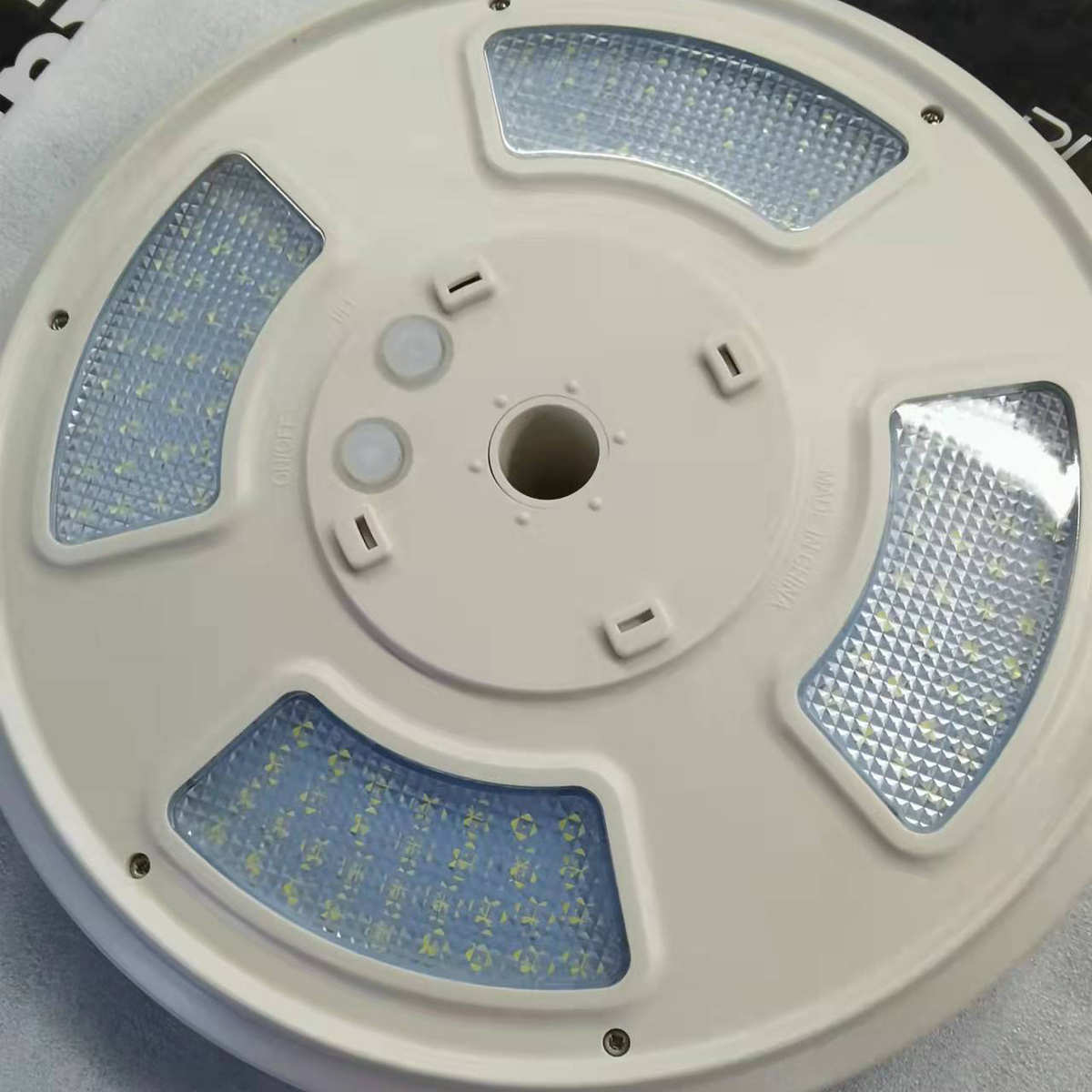 野营户外  灯帐篷顶灯128led旗帜 灯伞灯新款 庭院太阳能灯旗杆