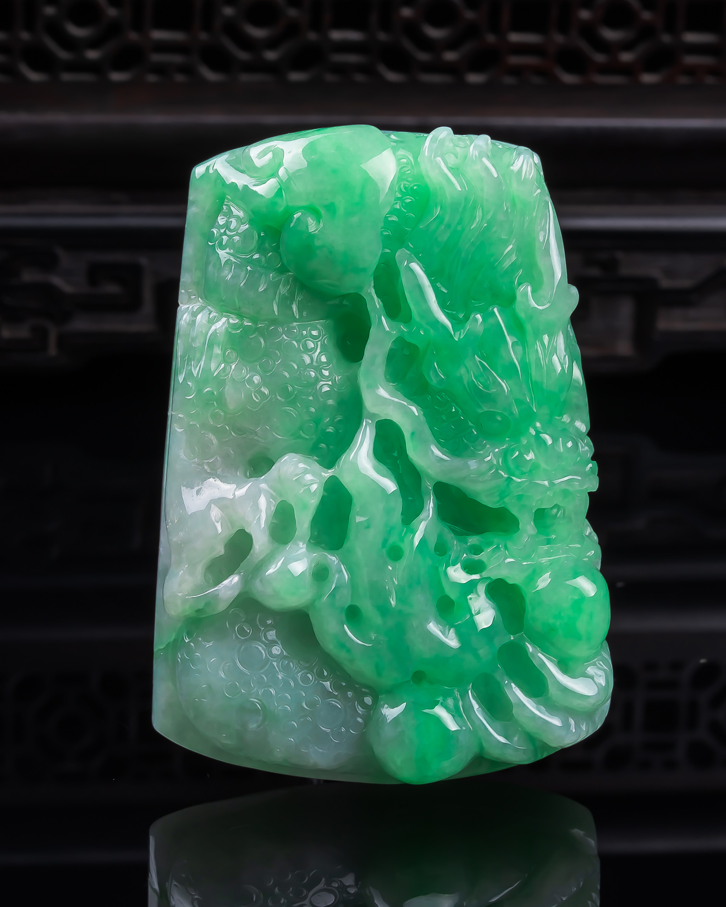 天然真品翡翠正品 冰细腻精细冰飘阳绿飘阳色精雕龙牌吊坠64.14g