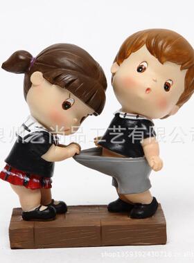 厂家直销 创意情侣结婚小摆件 校园汽车载饰品树脂工艺品