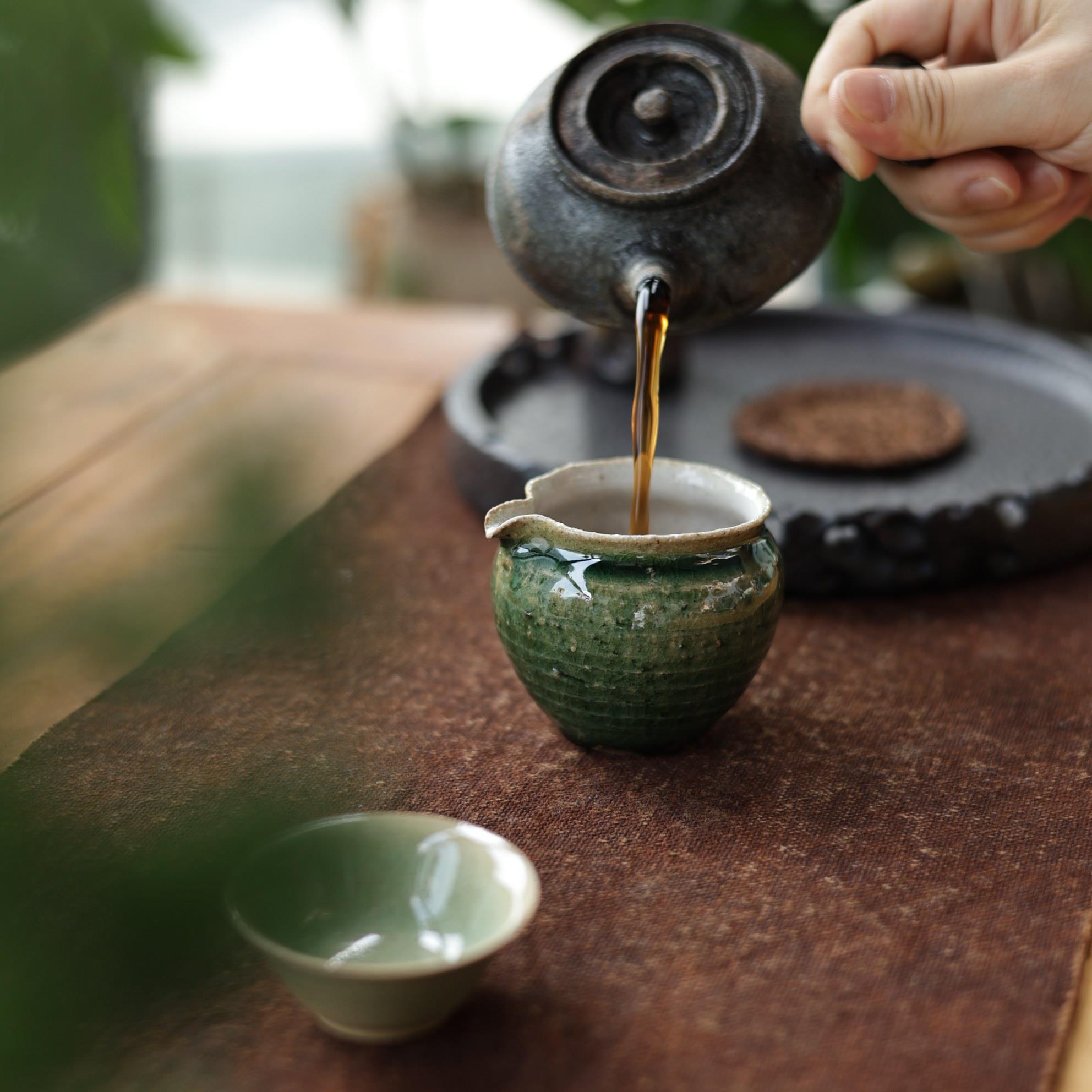 泥想家手工龙窑柴烧荷叶绿色公道杯 开片可养冰裂纹茶海分茶器皿