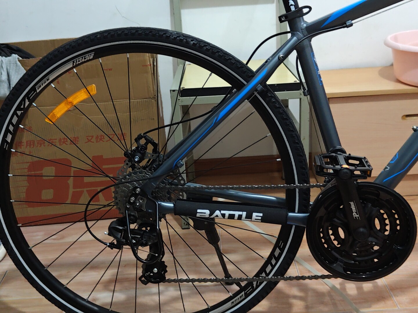 Гибридный велосипед Battle B200 Shimano 27 скоростей, колеса 700C, алюминиевая рама, дорожный городской байк photo review