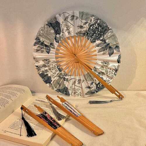 New Chinese-style ink and silk folding fan, perfect for summ
