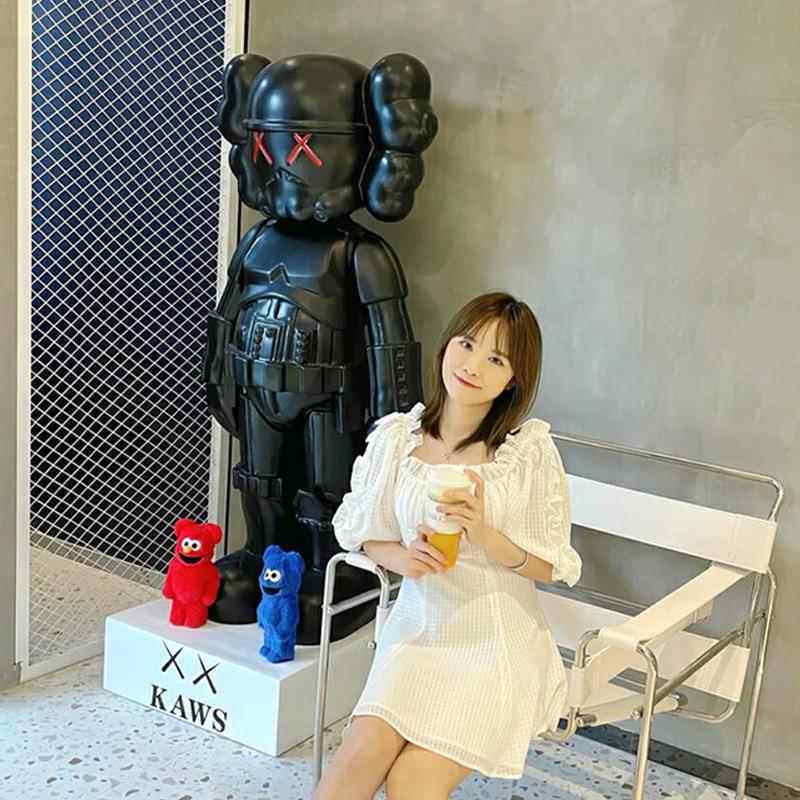 潮流创意kaws芝麻街公仔玻璃钢雕塑大型商场客厅门神摆件拍照摆设