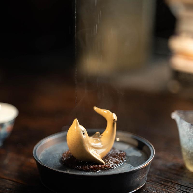 宜兴紫砂茶宠喷水河豚摆件小鱼可养雕塑陶瓷鲸鱼茶具配件装饰