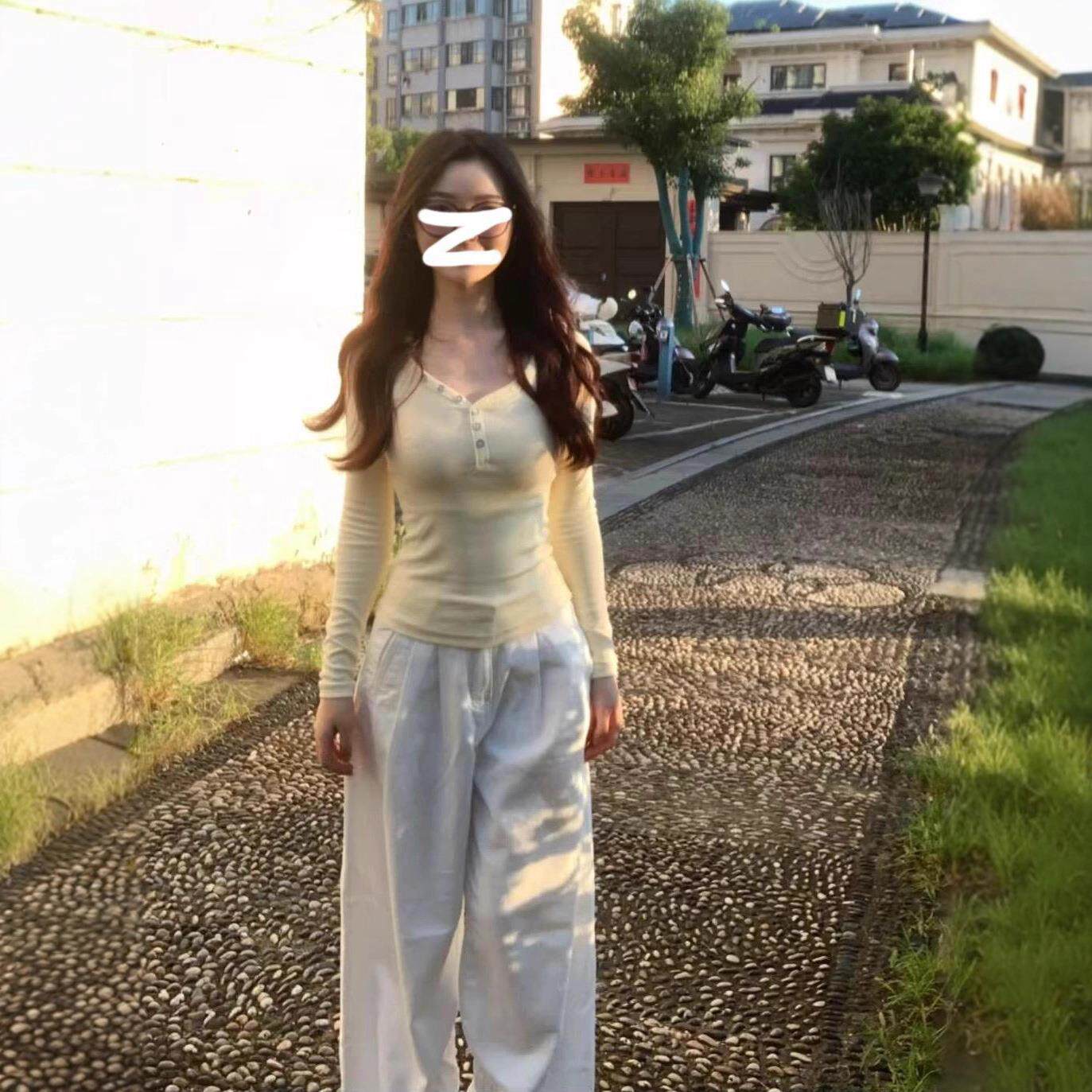 甜扣辣恤V领纽设计感小众长袖T女秋季正肩修身显瘦打底衫上衣