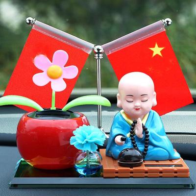 正品车载摆红旗太汽阳能件头和尚敲木鱼车香水香薰摆件车内饰品摆