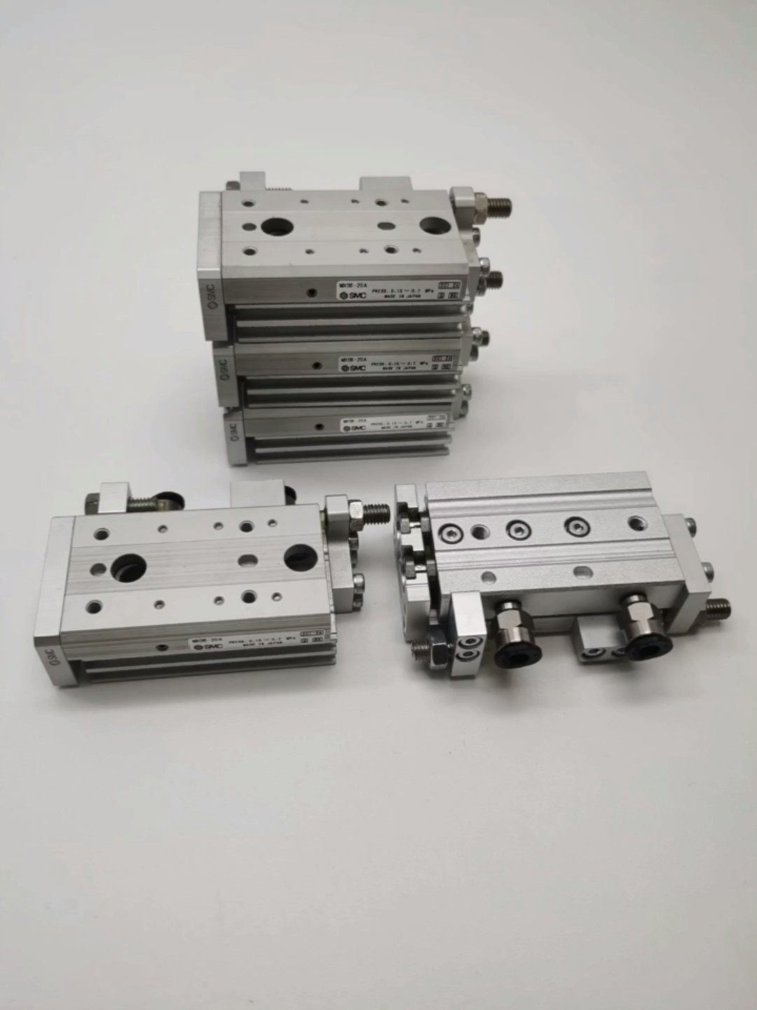 处理8个MXS6-20A原装日本产SMC滑台气缸 实物图 现