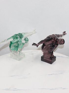 现代简约样板房客厅撑手面具跳水人北欧创意树脂运动人物雕塑摆件