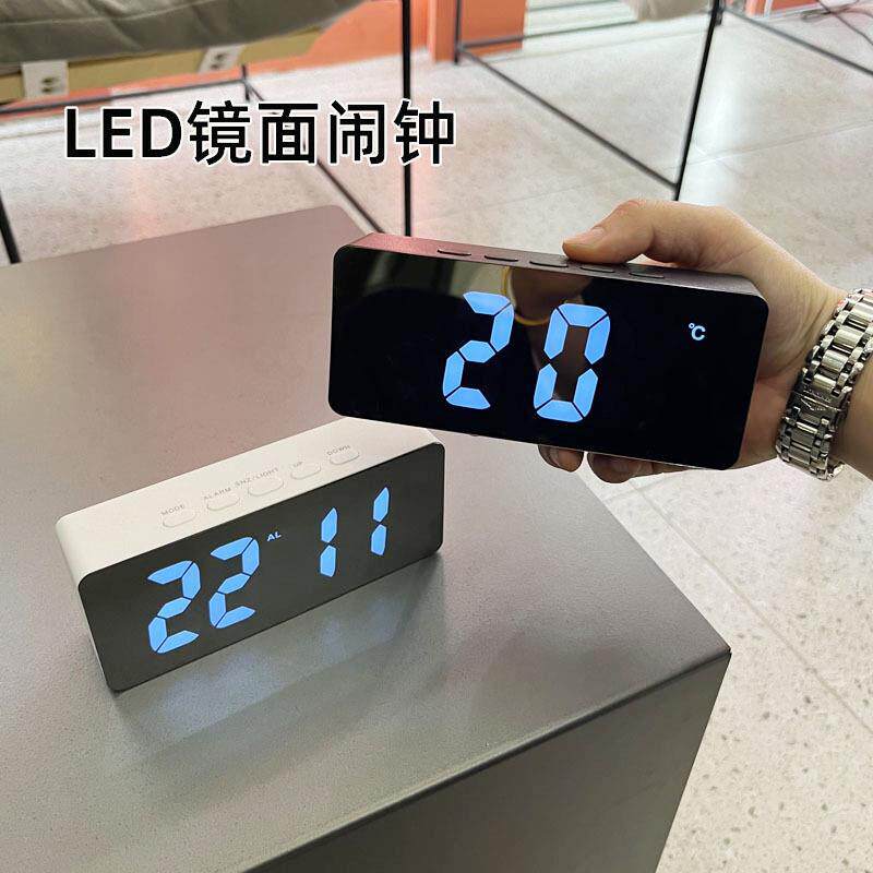 跨境新款镜面闹钟多功能LED夜光化妆镜时钟电池插电两用学生闹钟
