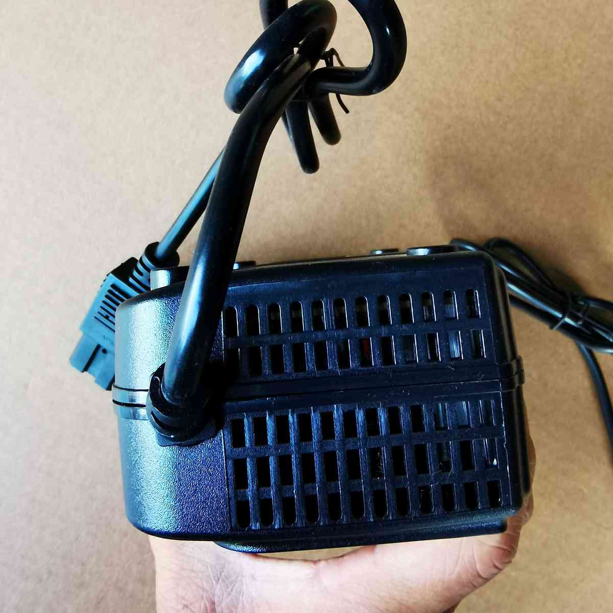 广场游乐玩具车充电器24v6A广场发光车电瓶配件坦克充电器