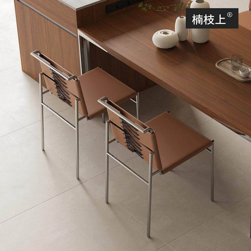 现代简约马鞍皮个性椅子设计师不锈钢轻奢餐椅包豪斯经典休闲凳子