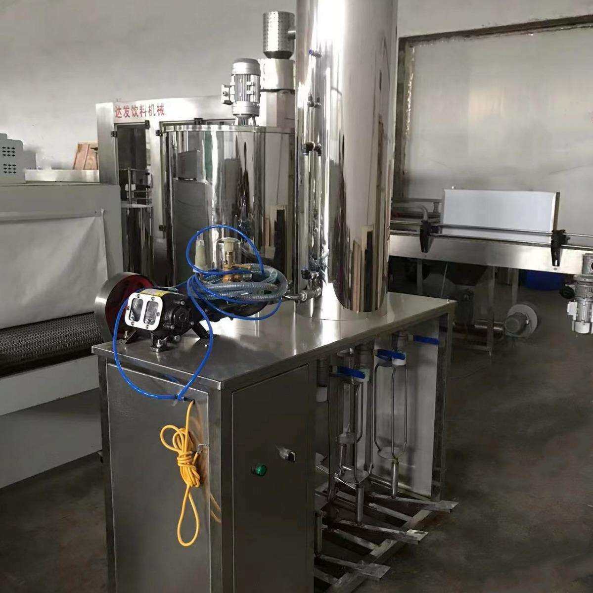 做汽水用的小型饮料混合灌装机塑料瓶玻璃瓶装含汽饮料混合灌装机