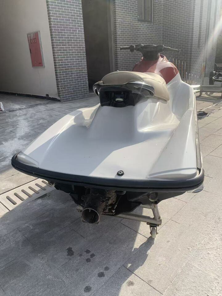 摩托艇三人坐摩托艇四缸发动机