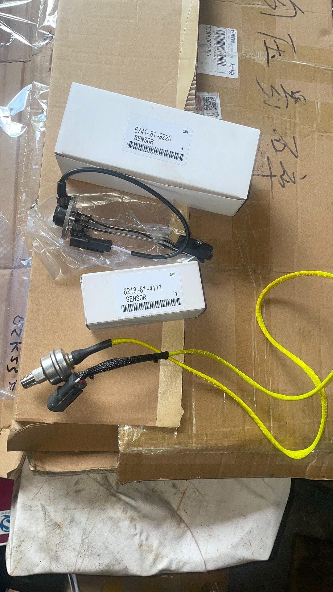 小松SA6D170E-5发动机传感器6218-81-4111