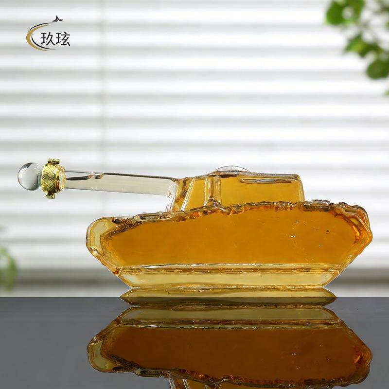 现货高硼硅坦克造型泡酒瓶醒酒器工艺玻璃酒瓶礼品摆件