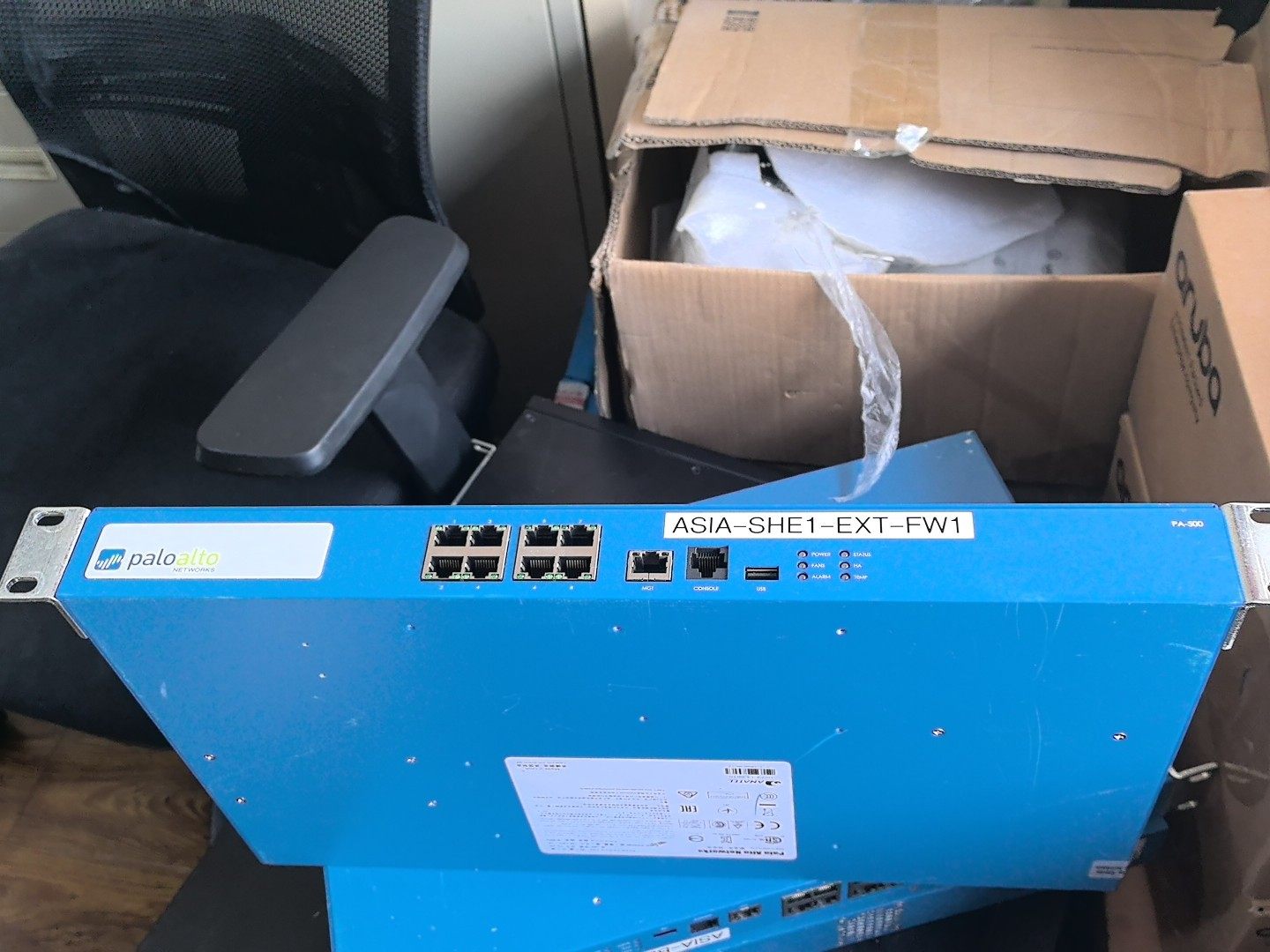 Palo Alto pa-500 企业级千兆防火墙 通电正常