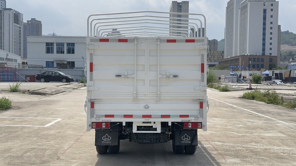 26月2日宁德市长安跨越2025款跨越者D31.6L122马力豪华型仓栅式微卡网络拍卖公告