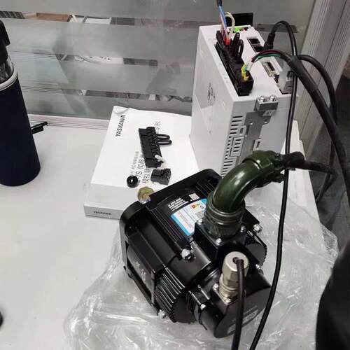 SGMXA-44AUA61C2/CC2 安川伺服电机4.4KW SGMXA-44AUA6CC2/1C2