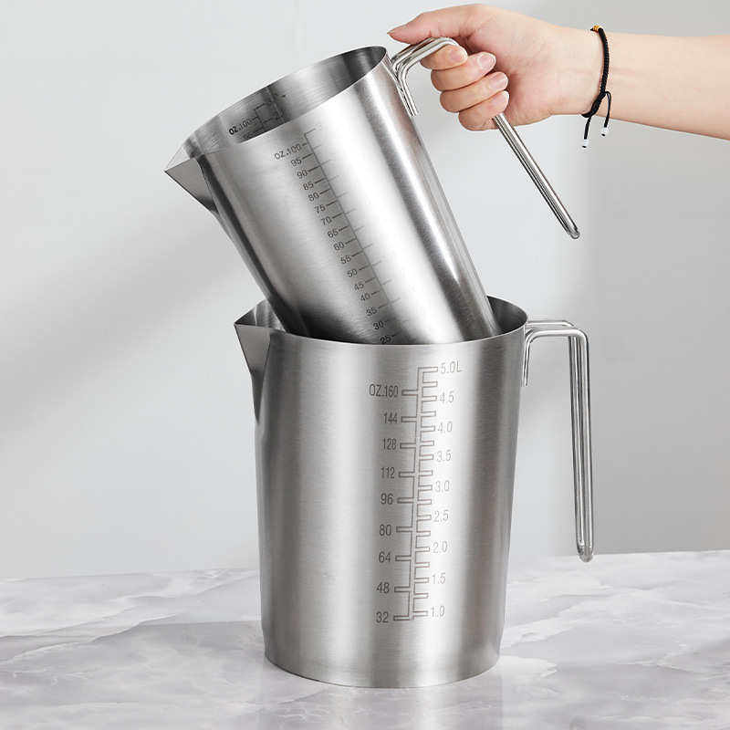 不锈钢广口量杯 304不锈钢带刻度大口量杯 带手柄烧杯3升5升