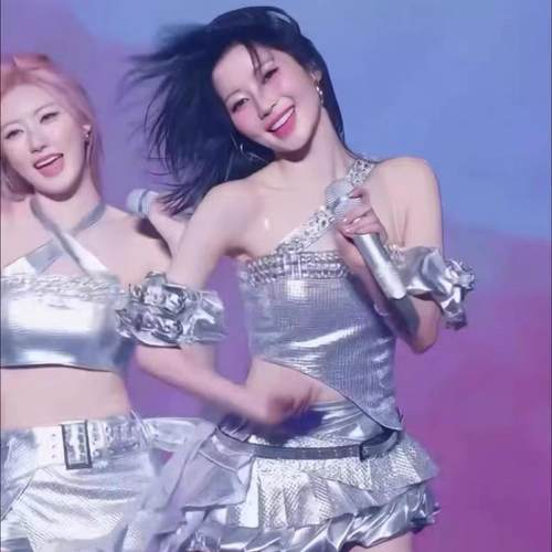 新款新款e银色科技感台服装babymontr女团舞同款打歌kopp爵士舞表