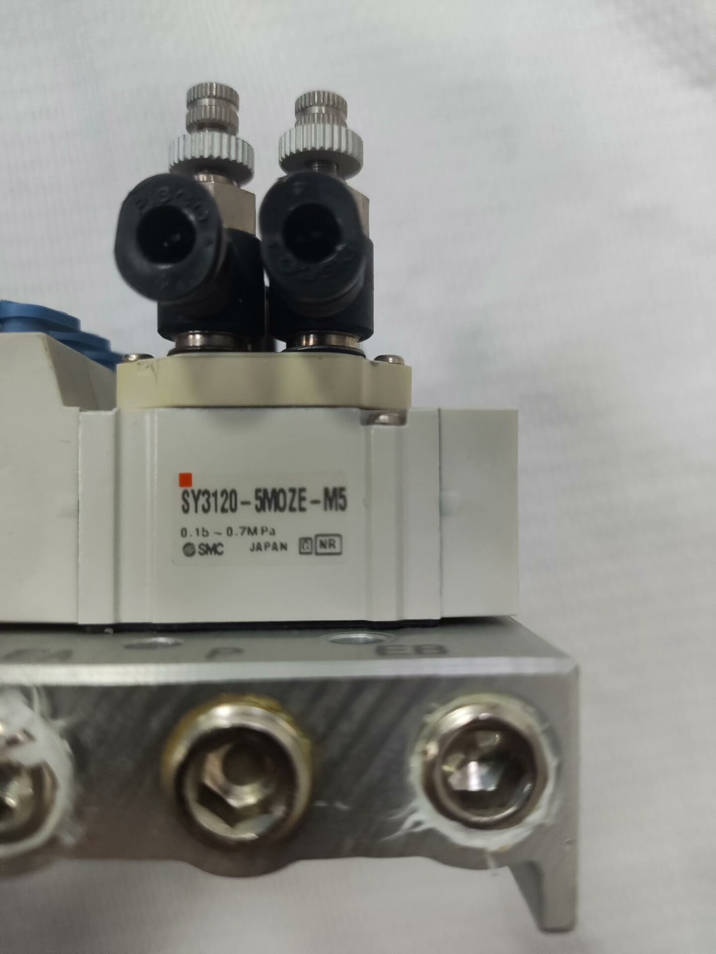 SMC气动电磁阀SY3120-5MOZE-M5含底座