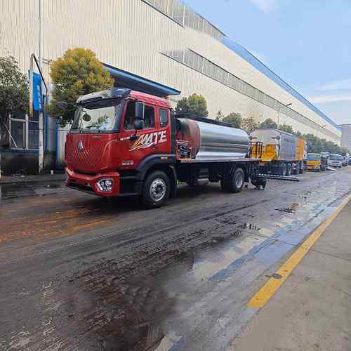 重汽HOWO12立方道路施工沥青配送车 公路养护 智能化控制系统