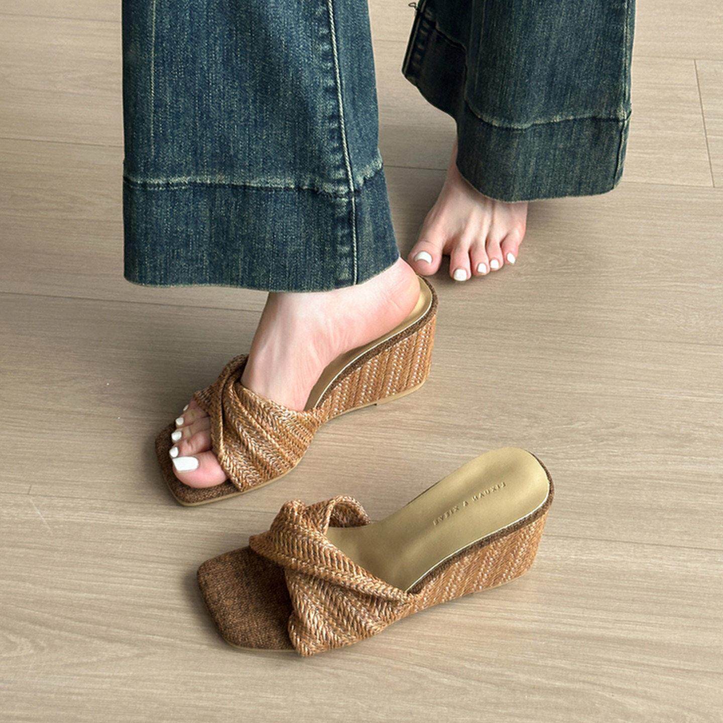 英国真皮编织坡跟一字拖鞋女夏外穿2026新款百搭厚底增高凉拖鞋子