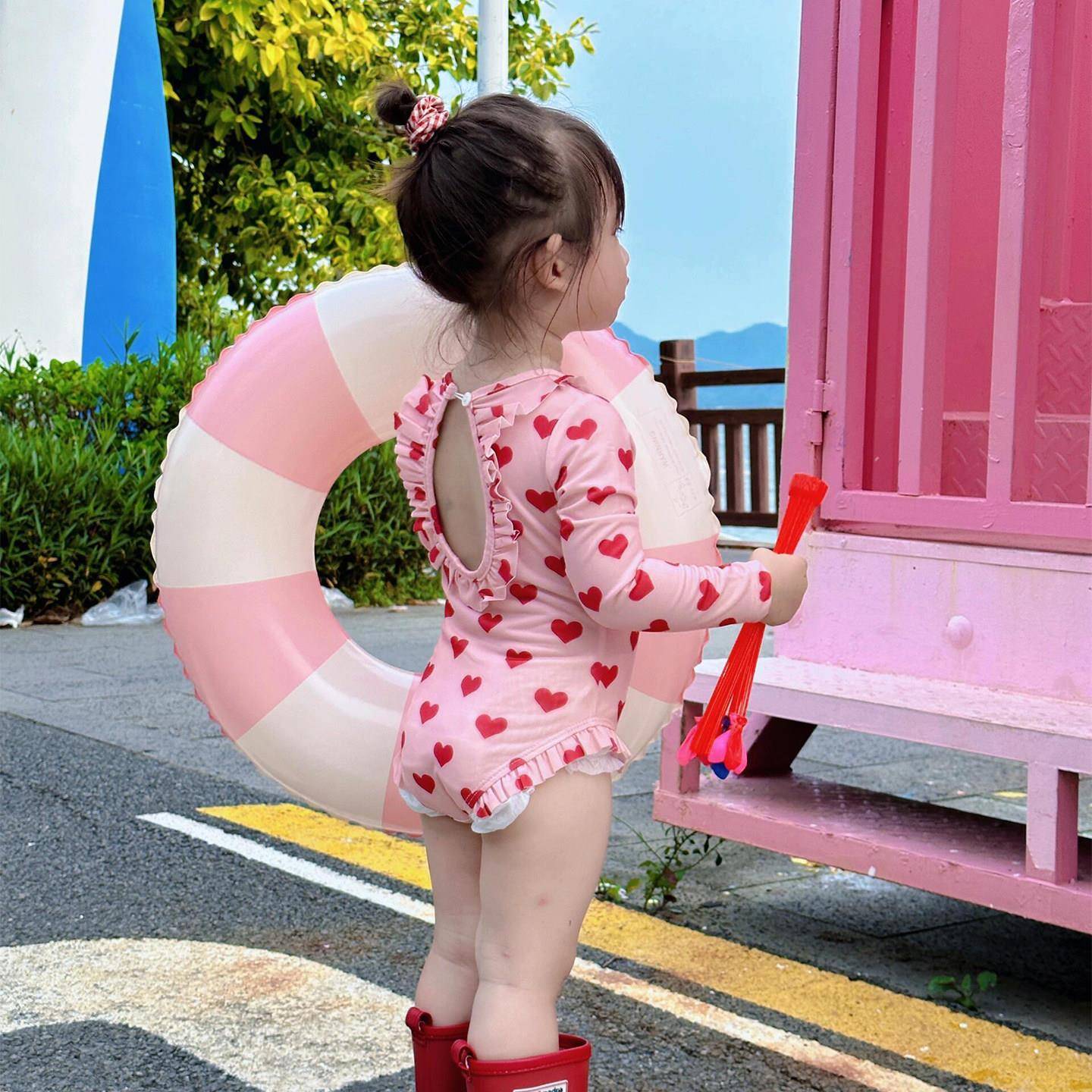 幼童泳衣连体防晒女孩夏季防晒2026新款短袖宝宝室内外海边玩水衣