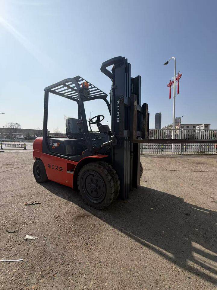 3月14日南昌委托资产处置龙工叉车一台3吨3节门架起升4.5米叉货齐全功能正常网络拍卖公告