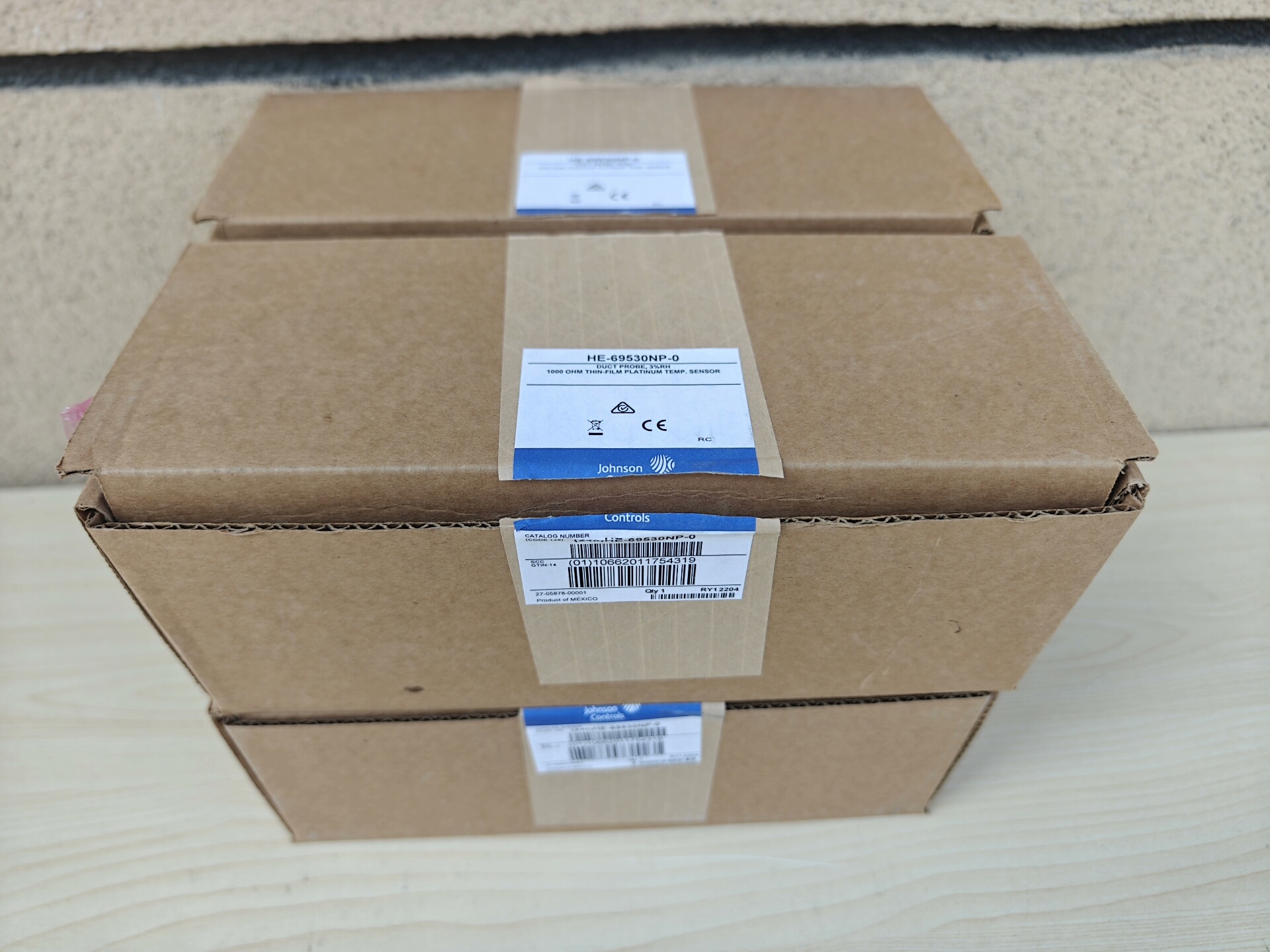 江森HE-69530NP-0风管式温湿度传感器，全新未使用，