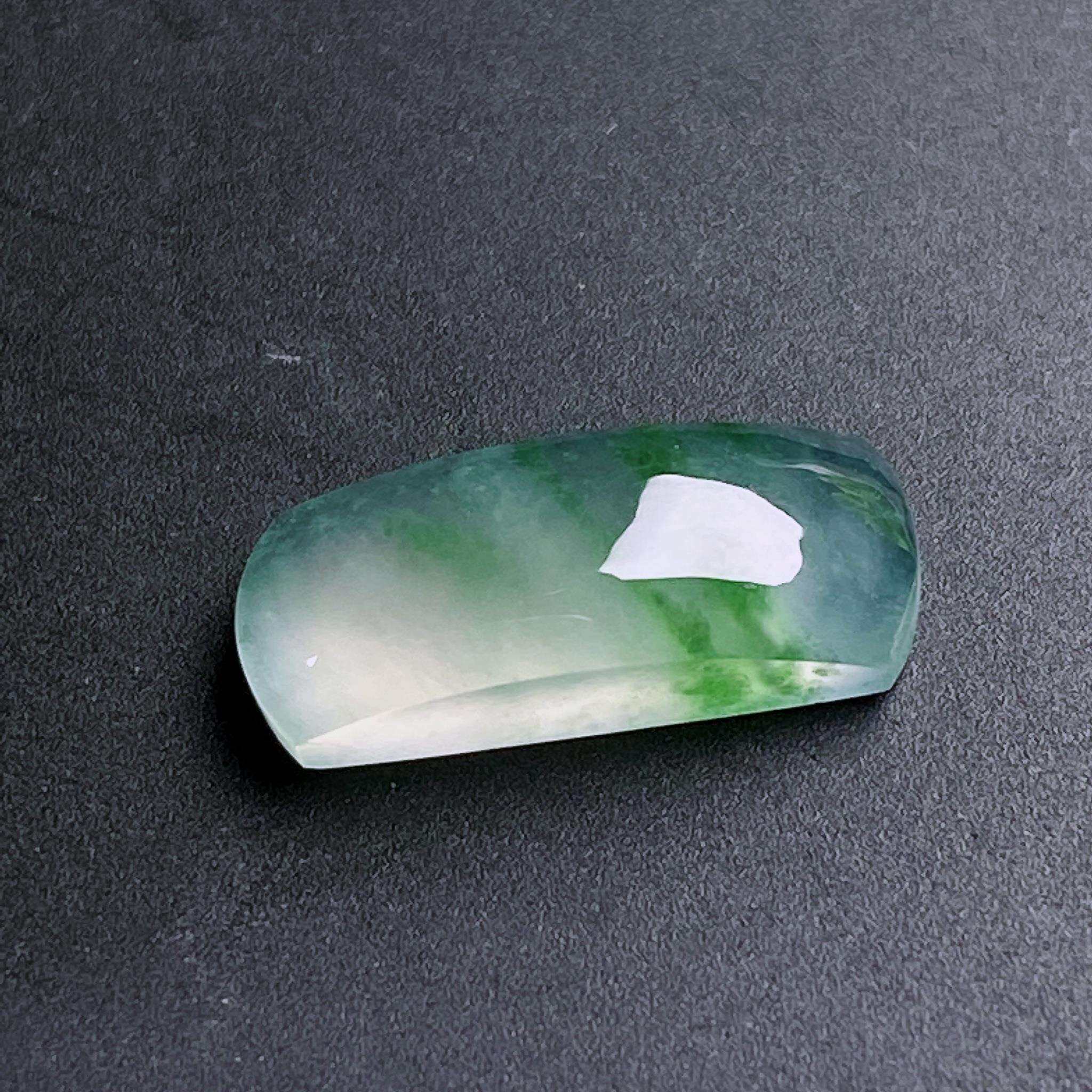 缅甸天然翡翠a货高冰飘花马鞍戒面裸石fxj尺寸：15-5.8-4.5mm